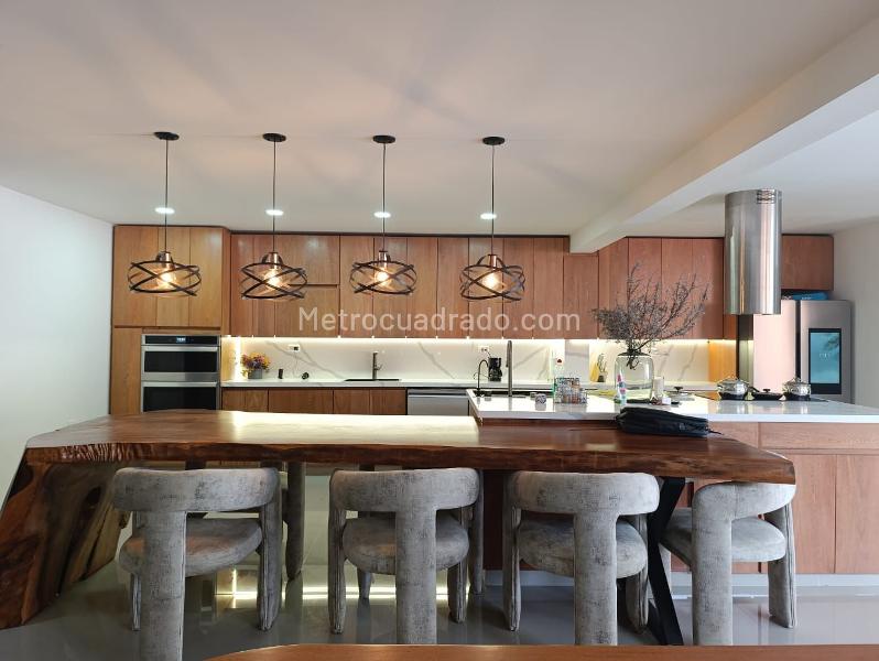 Casa de 4 Alcobas en Conjunto Cerrado con Piscina Privada en El Poblado - 5