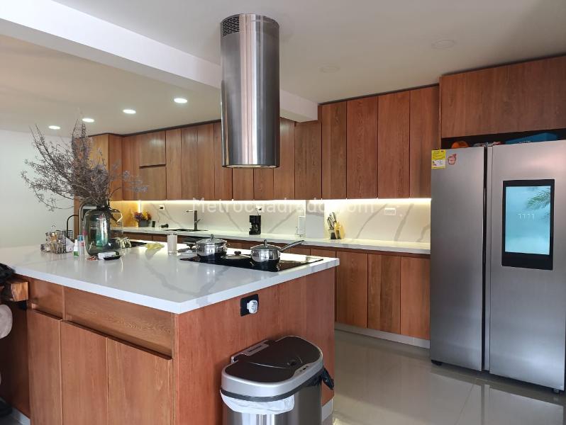 Casa de 4 Alcobas en Conjunto Cerrado con Piscina Privada en El Poblado - 8