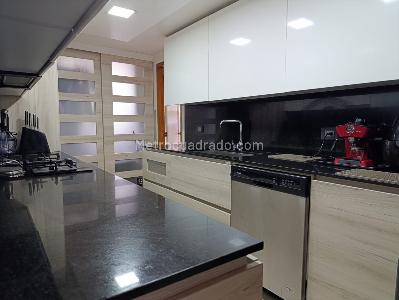 Apartamento en venta en El Poblado, Medellín · foto 6 de 20