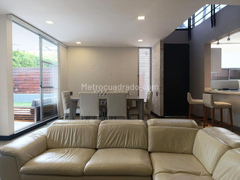 Casa Amoblada de 4 Alcobas con 5 Baños en El Poblado - 3