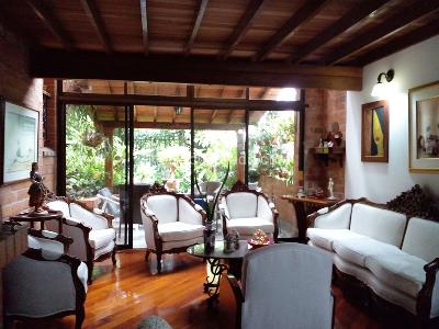 Casa de 3 alcobas en arriendo en El Poblado, Medellín, 250 m² · foto 2 de 20