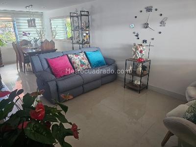 Casa de 3 alcobas en venta en Envigado, Envigado, 174 m² · foto 1 de 18