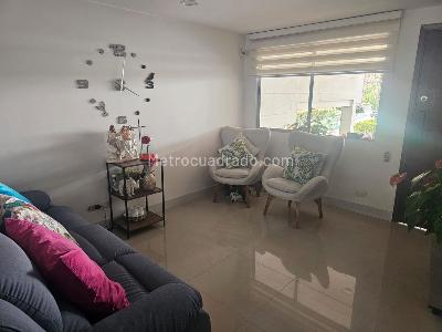 Casa de 3 alcobas en venta en Envigado, Envigado, 174 m² · foto 2 de 18