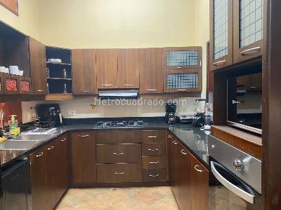 Casa de 5 alcobas en venta en El Poblado, Medellín, 600 m² · foto 5 de 18