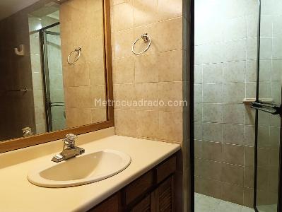 Apartamento de 4 alcobas en arriendo en El Poblado, Medellín, 250 m² · foto 16 de 20