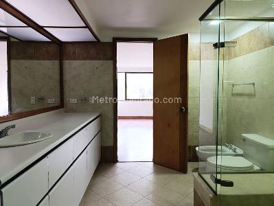 Apartamento de 4 alcobas en arriendo en El Poblado, Medellín, 250 m² · foto 17 de 20