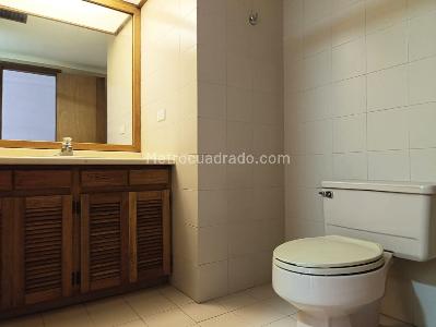 Apartamento de 4 alcobas en arriendo en El Poblado, Medellín, 250 m² · foto 19 de 20