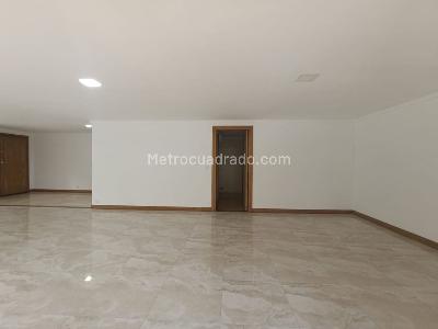 Apartamento de 4 alcobas en arriendo en El Poblado, Medellín, 250 m² · foto 2 de 20