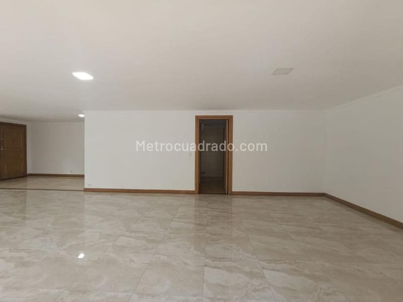 4BR Apartment for Rent in Gated Unit, El Poblado - 2