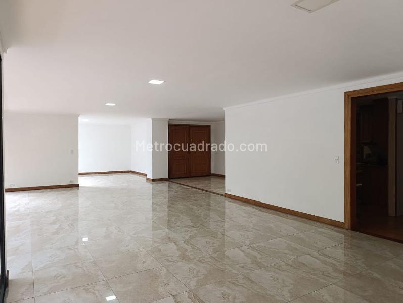 4BR Apartment for Rent in Gated Unit, El Poblado - 4