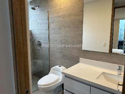 Apartamento de 2 alcobas en arriendo en El Poblado, Medellín, 79 m² · foto 8 de 10
