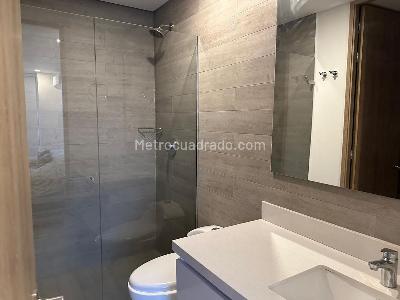 Apartamento de 2 alcobas en arriendo en El Poblado, Medellín, 79 m² · foto 9 de 10