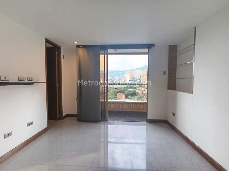 Apartamento de 2 Alcobas en Unidad Cerrada en El Poblado - 3