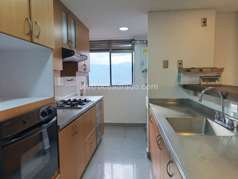 Apartamento de 2 Alcobas en Unidad Cerrada en El Poblado - 6