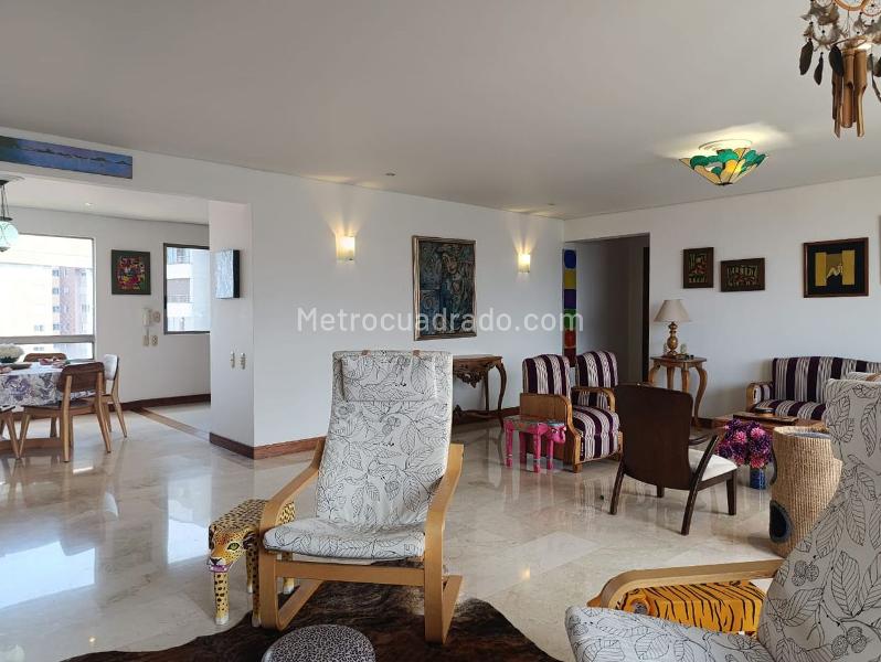 Apartamento Elegante de 2 Alcobas en El Poblado - 2