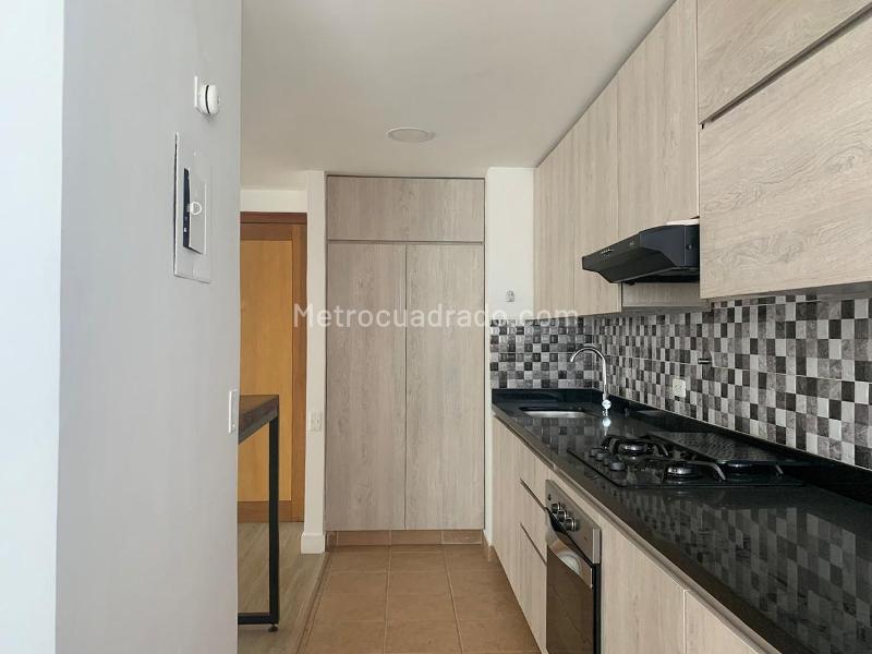 Apartamento de 2 Alcobas con Balcón y Parqueadero Cubierto en El Poblado - 5