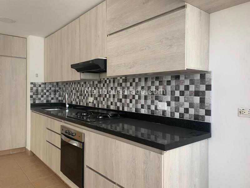 Apartamento de 2 Alcobas con Balcón y Parqueadero Cubierto en El Poblado - 6