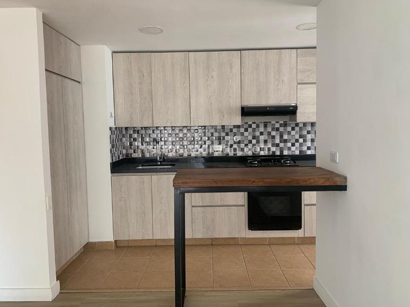 Apartamento de 2 Alcobas con Balcón y Parqueadero Cubierto en El Poblado - 7