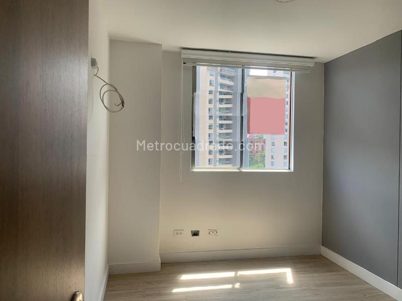 Apartamento de 2 Alcobas con Balcón y Parqueadero Cubierto en El Poblado - 9