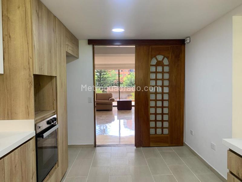 4BR Apartment with Study and Covered Parallel Parking in El Poblado - 5