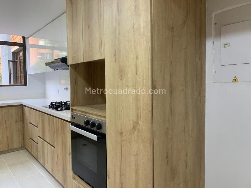 4BR Apartment with Study and Covered Parallel Parking in El Poblado - 6