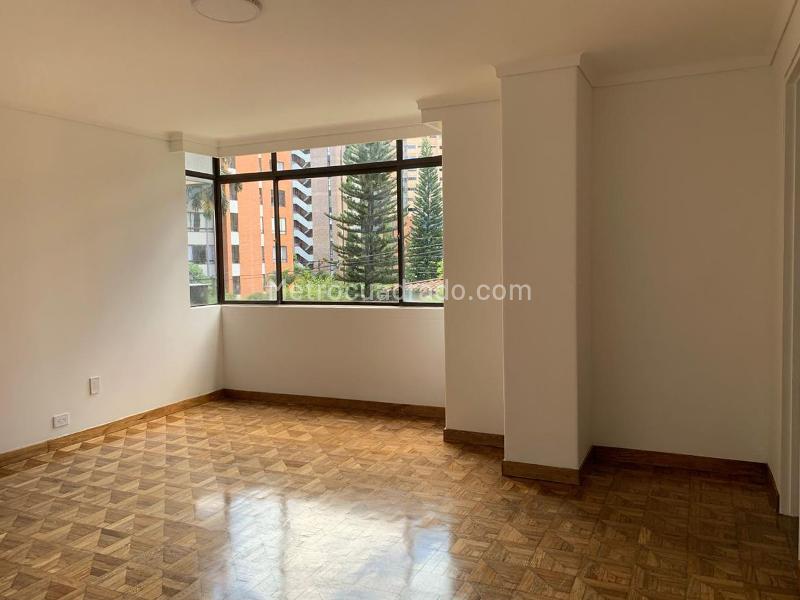 4BR Apartment with Study and Covered Parallel Parking in El Poblado - 8