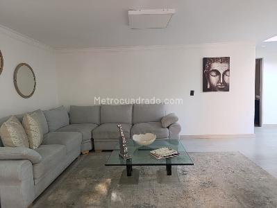 Casa de 4 alcobas en arriendo en El Poblado, Medellín, 330 m² · foto 3 de 20