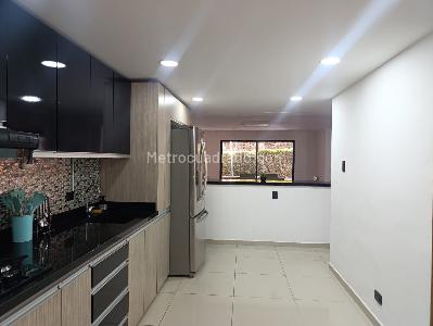 Casa de 4 alcobas en arriendo en El Poblado, Medellín, 330 m² · foto 5 de 20