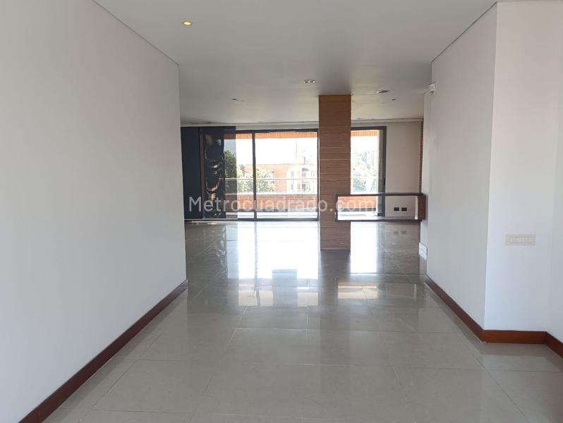 Apartamento Estiloso de 3 Alcobas en El Poblado - 2