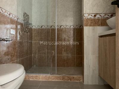 Apartamento de 3 alcobas en arriendo en El Poblado, Medellín, 103 m² · foto 13 de 14