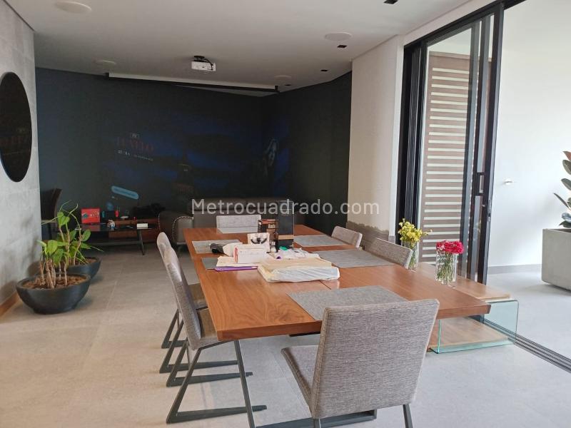 Modern 4BR Apartment in Exclusive Area of El Poblado - 2