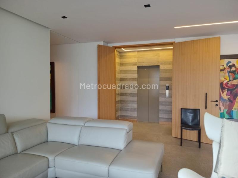 Modern 4BR Apartment in Exclusive Area of El Poblado - 3