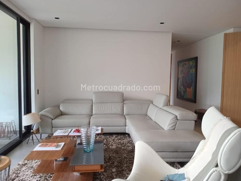 Modern 4BR Apartment in Exclusive Area of El Poblado - 4