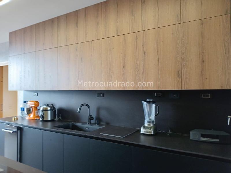 Modern 4BR Apartment in Exclusive Area of El Poblado - 8