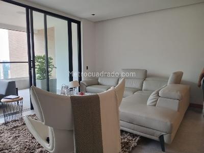 Apartamento en venta en El Poblado, Medellín · foto 2 de 18