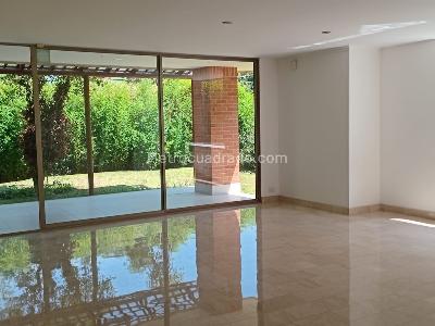Casa de 3 alcobas en venta en Envigado, Envigado, 262 m² · foto 2 de 19