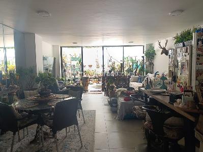 Casa de 3 alcobas en venta en El Poblado, Medellín, 250 m² · foto 2 de 15