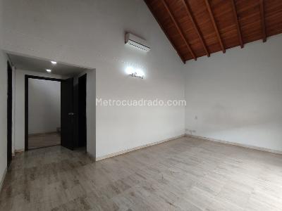 Casa de 4 alcobas en arriendo en El Poblado, Medellín, 420 m² · foto 10 de 16