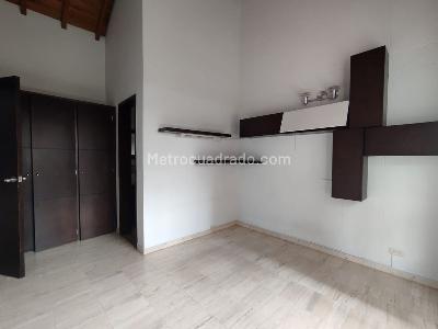 Casa de 4 alcobas en arriendo en El Poblado, Medellín, 420 m² · foto 12 de 16