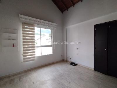 Casa de 4 alcobas en arriendo en El Poblado, Medellín, 420 m² · foto 13 de 16