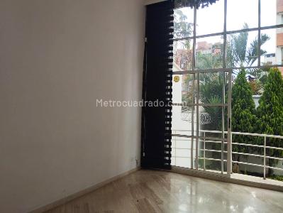 Casa de 4 alcobas en arriendo en El Poblado, Medellín, 420 m² · foto 2 de 16