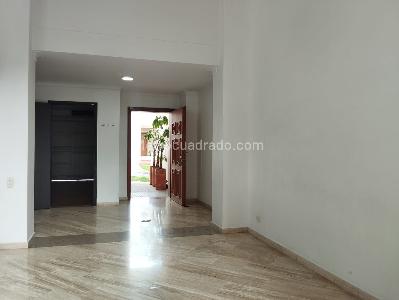 Casa de 4 alcobas en arriendo en El Poblado, Medellín, 420 m² · foto 3 de 16