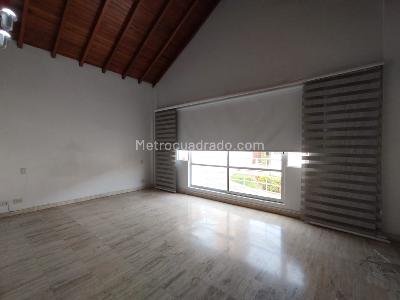 Casa de 4 alcobas en arriendo en El Poblado, Medellín, 420 m² · foto 9 de 16