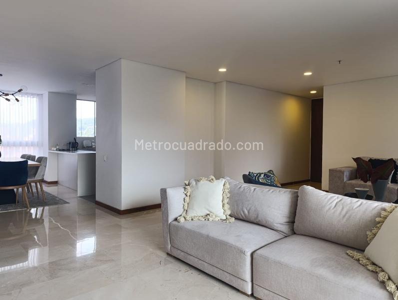 Apartamento Amoblado de 3 Alcobas con Terraza en El Poblado - 5