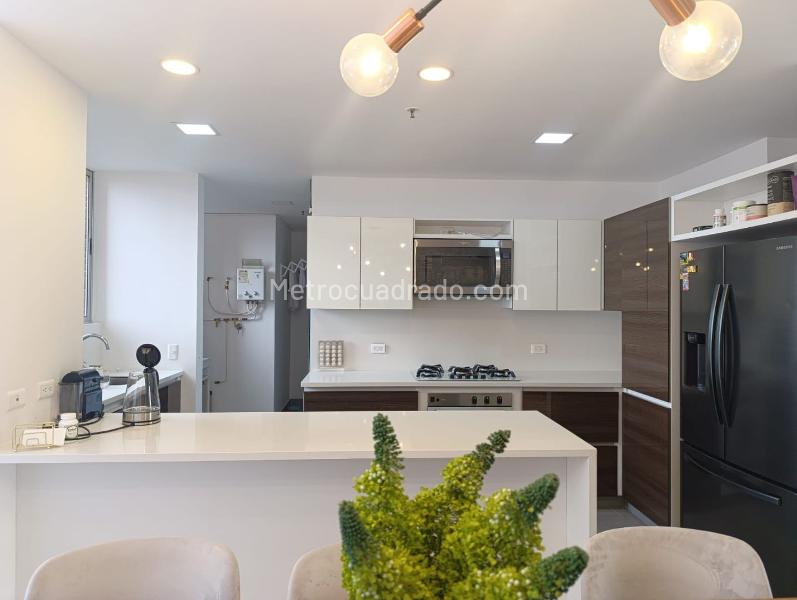 Apartamento Amoblado de 3 Alcobas con Terraza en El Poblado - 7