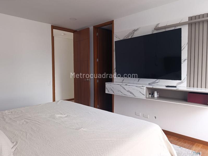 Apartamento Amoblado de 3 Alcobas con Terraza en El Poblado - 9
