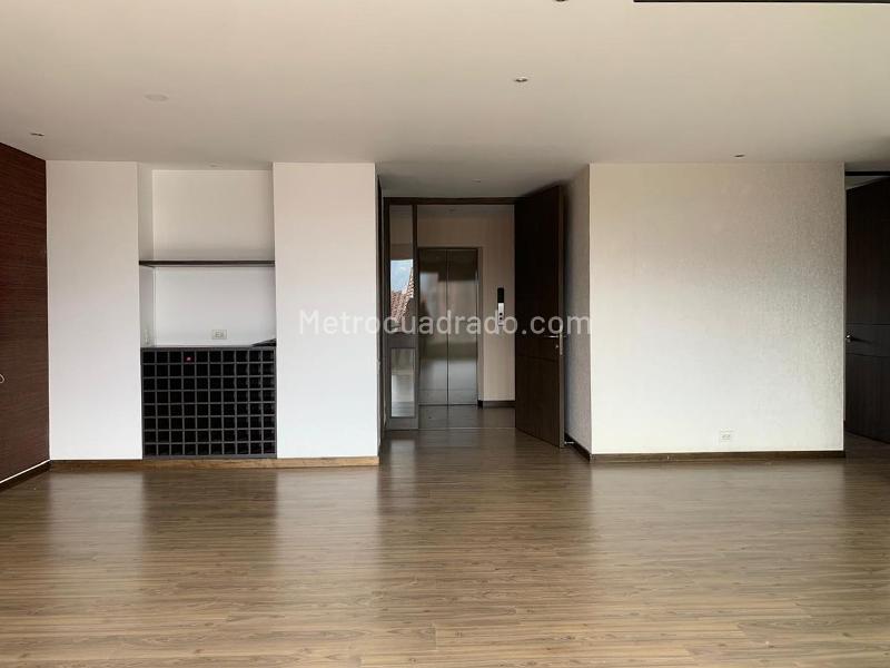 Spacious 3BR Apartment with Gym in El Poblado