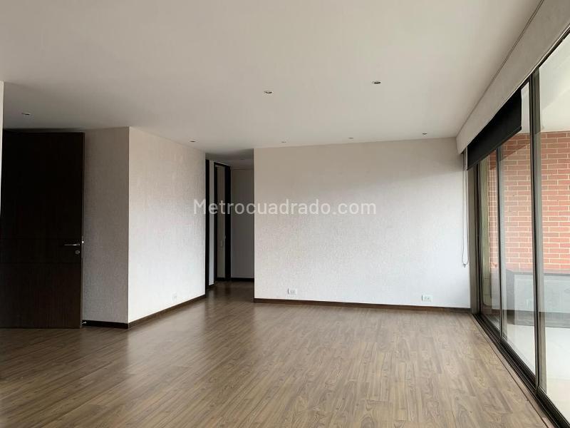 Apartamento Amplio de 3 Alcobas con Gimnasio en El Poblado - 2