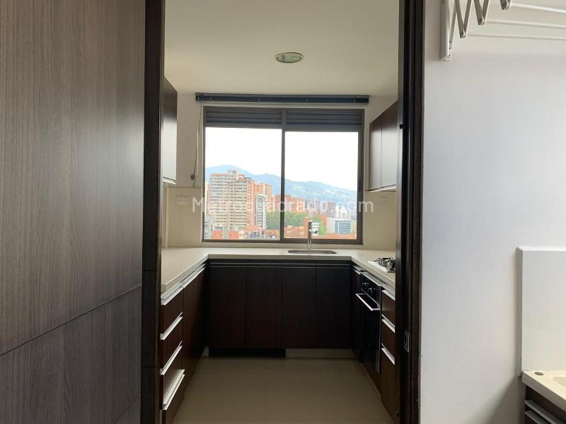 Apartamento Amplio de 3 Alcobas con Gimnasio en El Poblado - 4