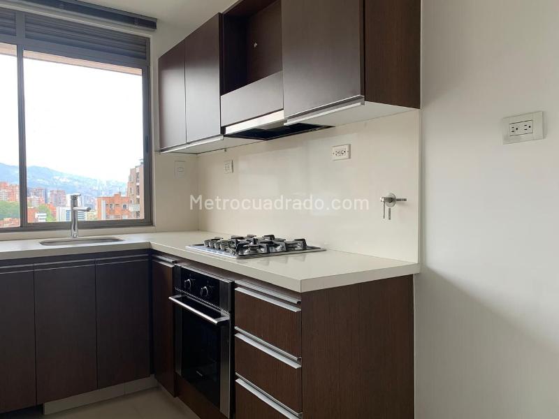 Apartamento Amplio de 3 Alcobas con Gimnasio en El Poblado - 5